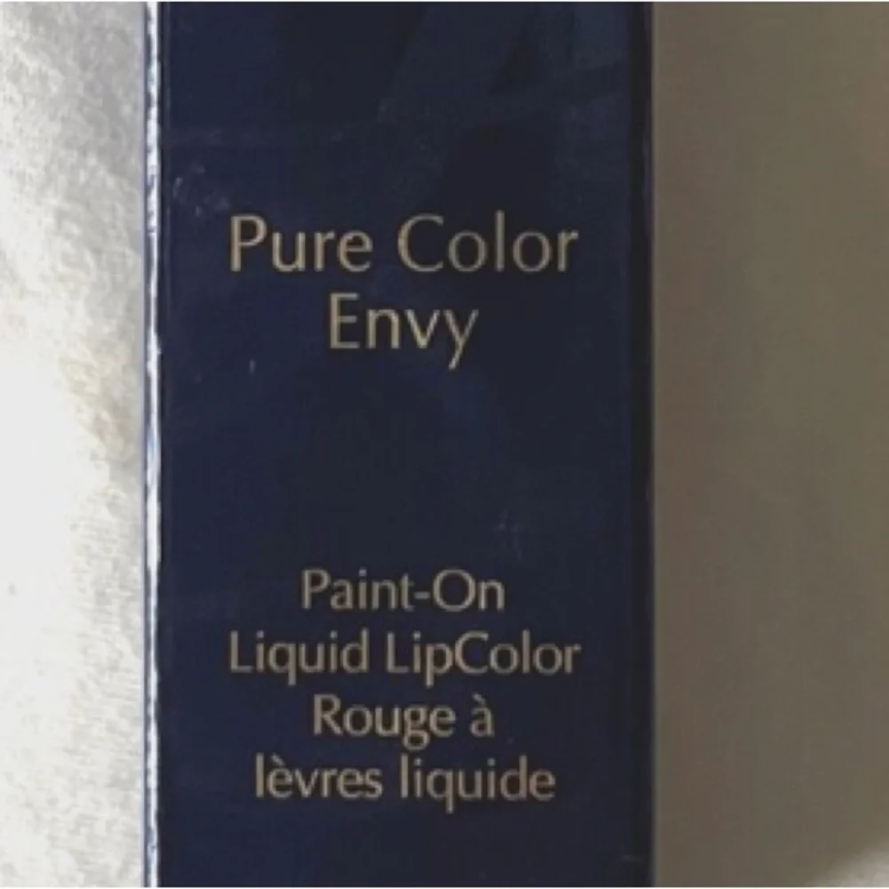 Estee Lauder Liquid Lip Paint in Color Envy - Picture 2 of 2